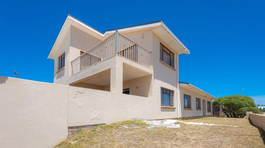 6 Bedroom Property for Sale in Struisbaai Western Cape
